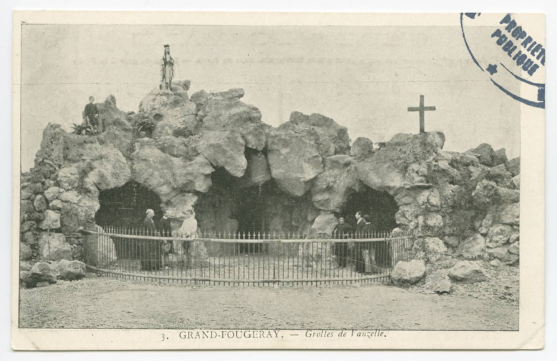 Carte postale ancienne 3. Grand-Fougeray. - Grotte de Vauzelle.