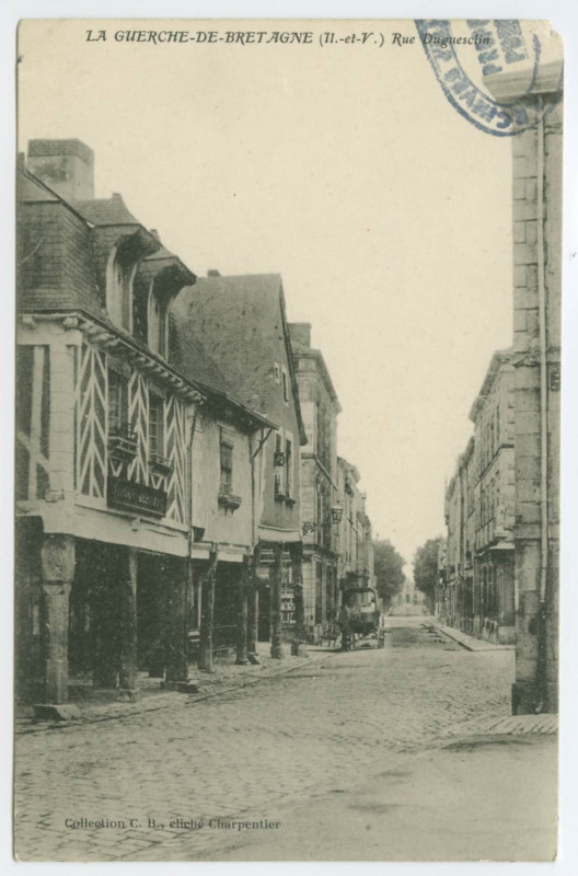 Carte postale ancienne La Guerche-Debretagne (Il.-et-V.)  Rue Duguesclin.