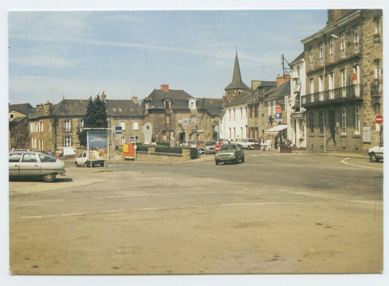 Carte postale ancienne Place de la Mairie 35630 Hede