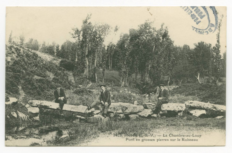 Carte postale ancienne 3425. Iffendic (I.-&-V.) - La Chambre-au-Loup. Pont en grosses pierres sur le Ruisseau.