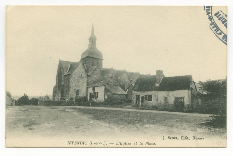 Carte postale ancienne Iffendic (I.-et-V.). - L'Eglise et la Place.