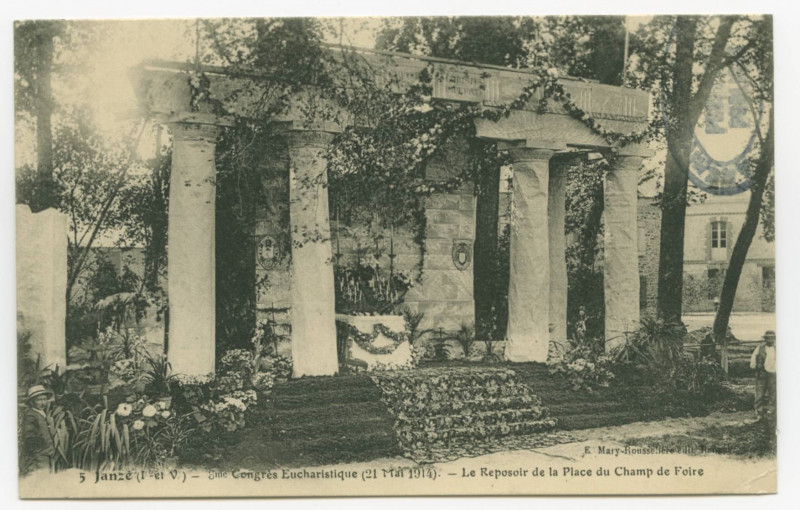 Carte postale ancienne 5 Janzé (I.-et-V.) - 3me Congrès Eucharistique (21 Mai 1914). - Le Reposoir de la Place du Champ de Foire.