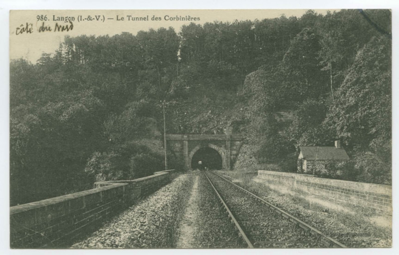 Carte postale ancienne 986. Langon (I.-&-V.) - Le Tunnel des Corbinières.