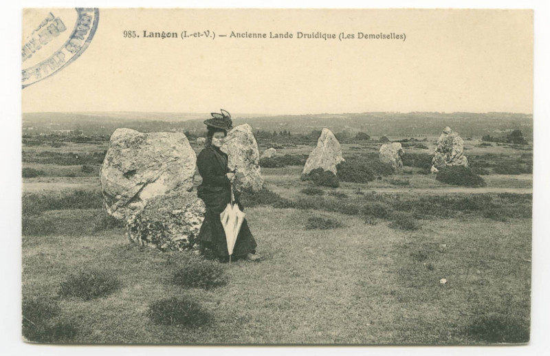 Carte postale ancienne 985. Langon (I.-et-V.) - Ancienne Lande Druidique (Le sDemoiselles).