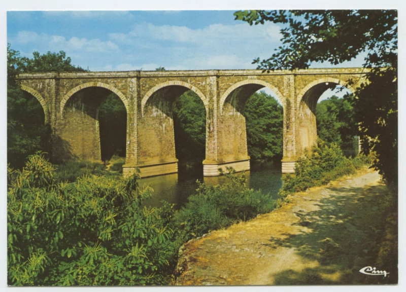 Carte postale ancienne Langon (I.-et-V.), La Vilaine à Corbinières (Le Viaduc).