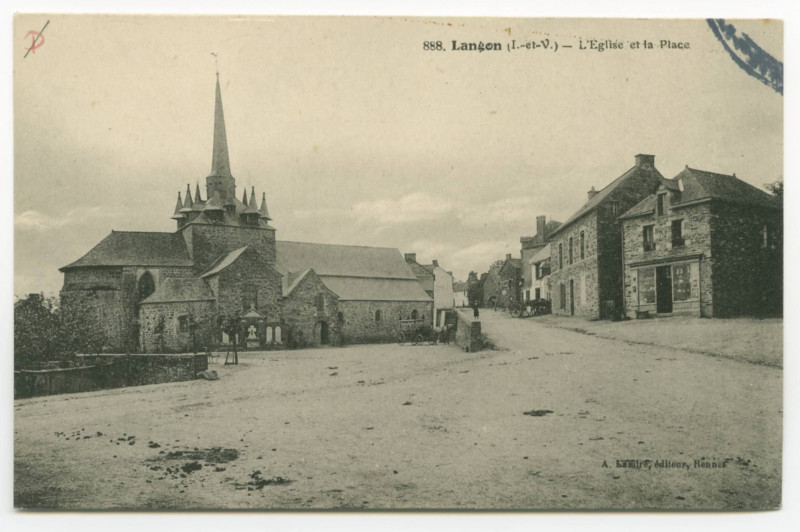 Carte postale ancienne 888. Langon (I.-et-V.) - L'Eglise et la Place.