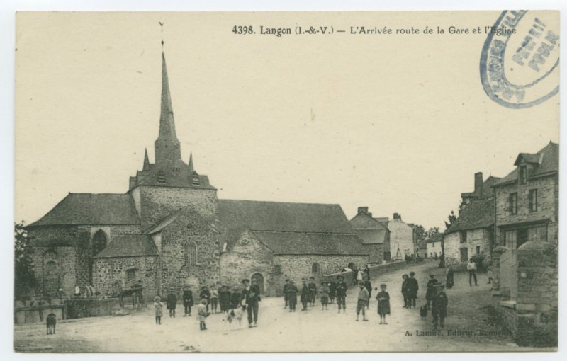 Carte postale ancienne 4398. Langon (I.-&-V.) - L'Arrivée route de la Gare et L'Eglise.