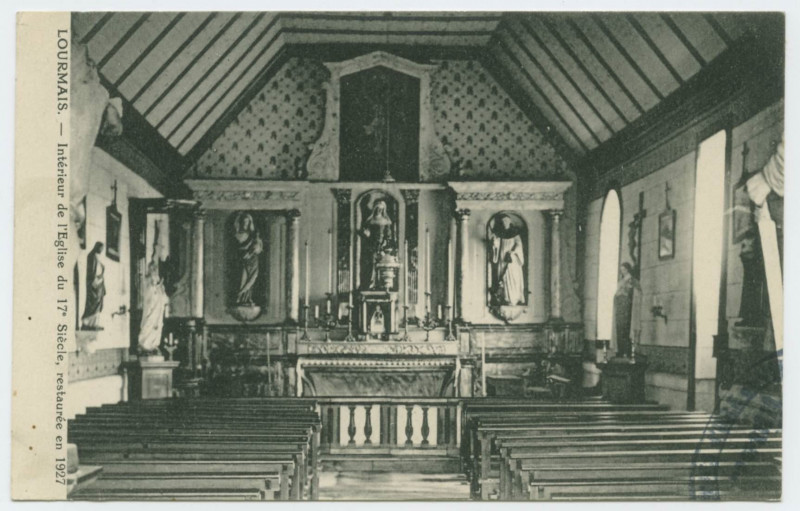 Carte postale ancienne Lourmais. _ Intérieur de l'Eglise du 17e Siècle, restaurée en 1927.
