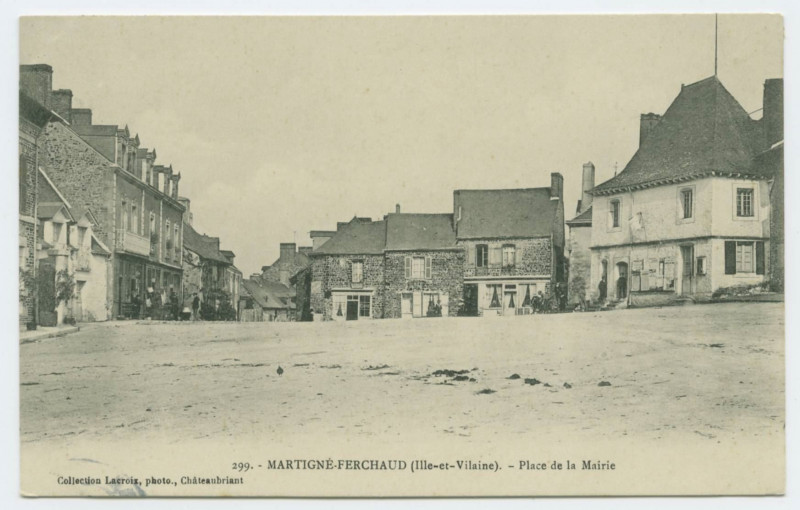 Carte postale ancienne 299. - Martigne-Ferchaud (Ille-et-Vilaine). - Place de la Mairie.