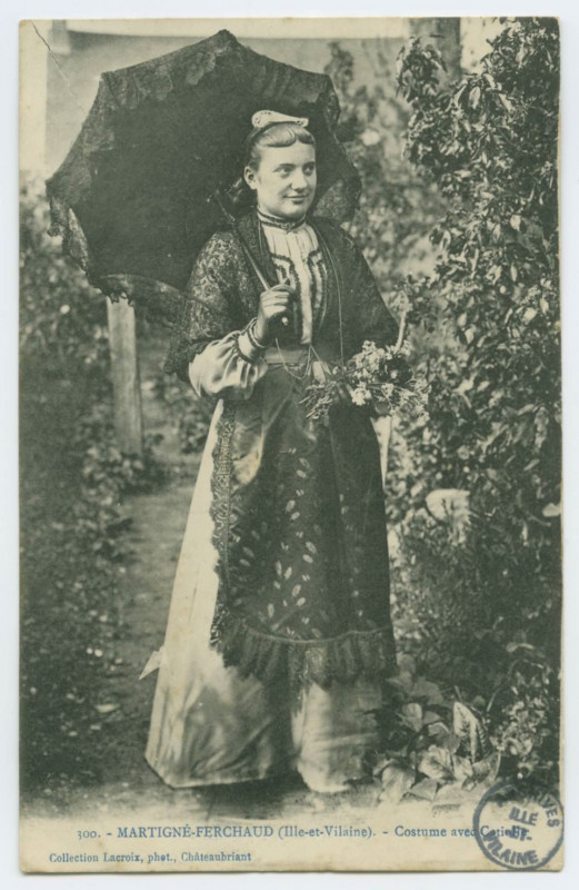 Carte postale ancienne 300. - Martigne-Ferchaud (Ille-et-Vilaine). - Costume avec Catiolle.