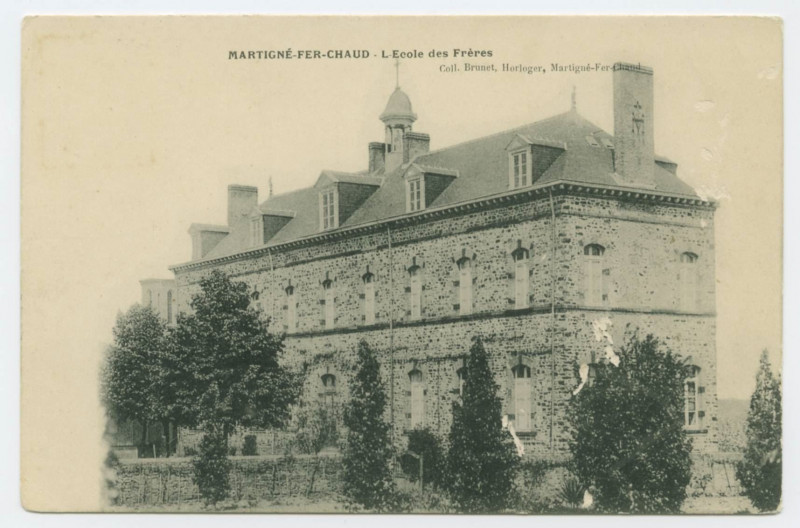 Carte postale ancienne Martigne-Fer-Chaud - L-Ecole des Frères.