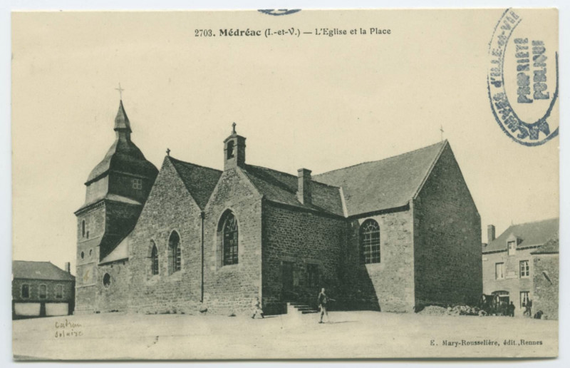 Carte postale ancienne 2703. Médréac (I.-et-V.) - L'Eglise et la Place.