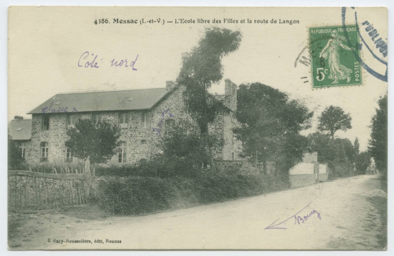 Carte postale ancienne 4386. Messac (I.-et-V.) _ L'Ecole libre des Filles et la route de Langon