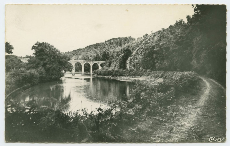 Carte postale ancienne Messac - Guipry (I.-et-V.) 20 - Vue d'ensemble de Corbinière.