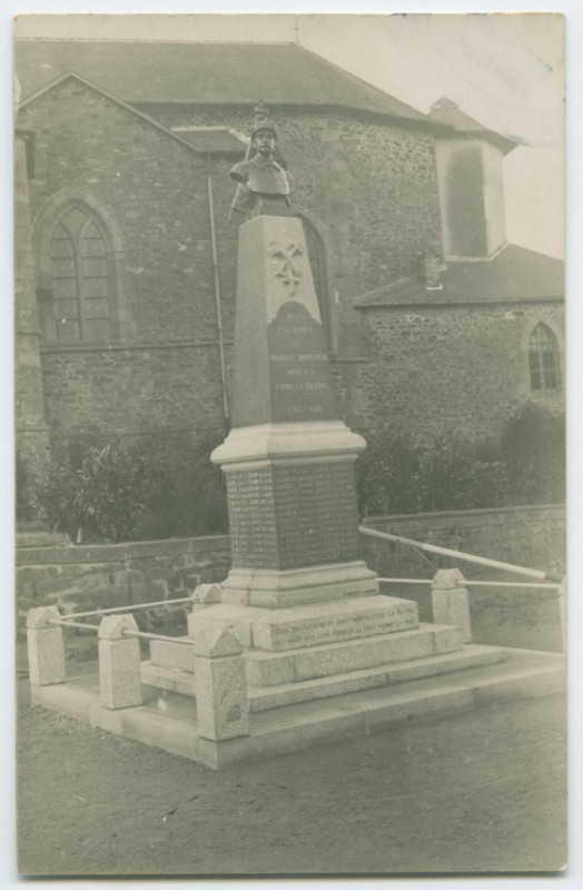 Carte postale ancienne Monument offert aux enfants de Miniac morts pour la France à la Guerre 1914-1918.