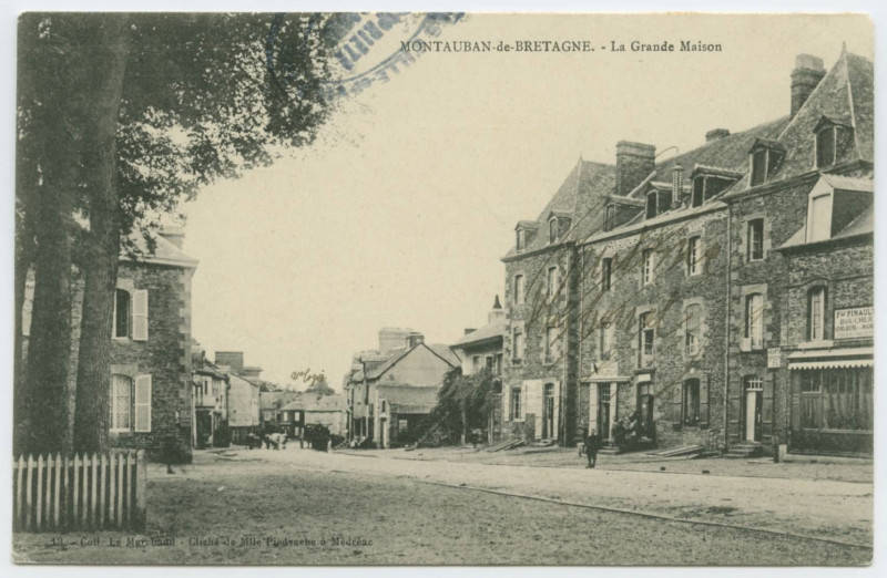 Carte postale ancienne Montauban-de-Bretagne. -La grande Maison
