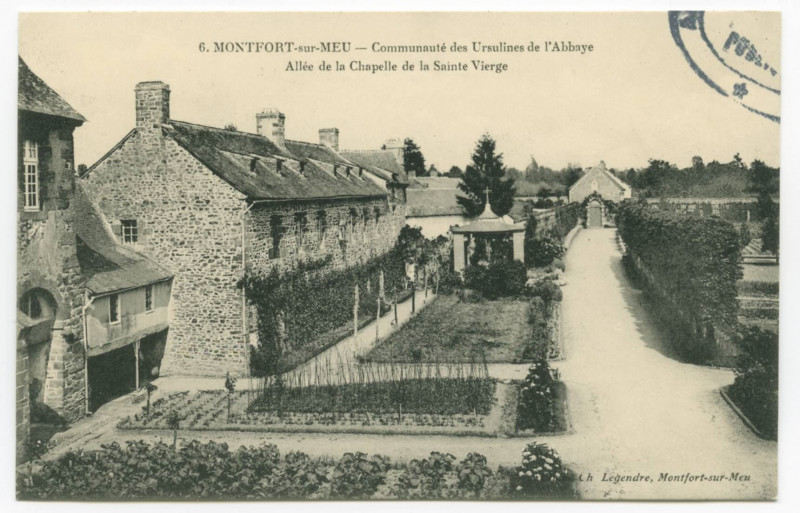 Carte postale ancienne Montfort-sur-Meu - Communauté des Ursulines de l'Abbaye. Allée de la Chapelle de la Sainte-Vierge.