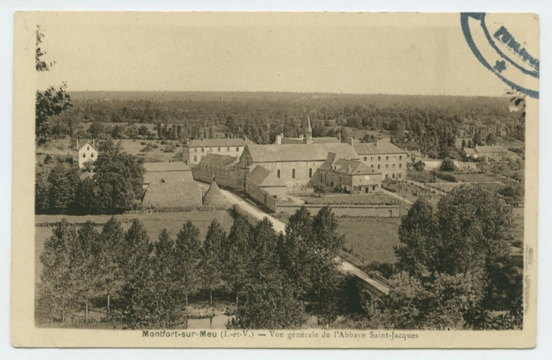 Carte postale ancienne Montfort-sur-Meu (I.-et-V.) - Vue Generale de l'Abbaye Saint-Jacques.