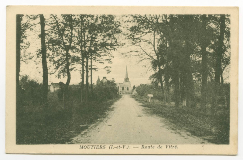 Carte postale ancienne Moutiers (I.-et-V.). - Route de Vitré.