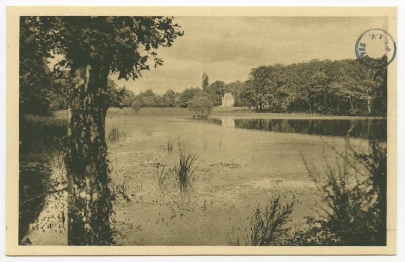 Carte postale ancienne Piré-sur-Seiche (I.-et-V.), Ecole des Missions Coloniales. Le Lac et le Parc de l'Ecole.