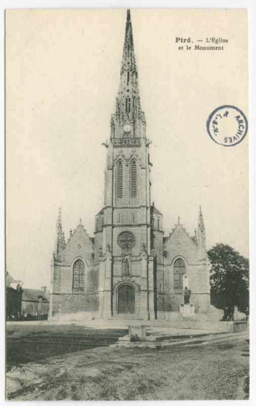 Carte postale ancienne Piré. - L'Eglise et le Monument.