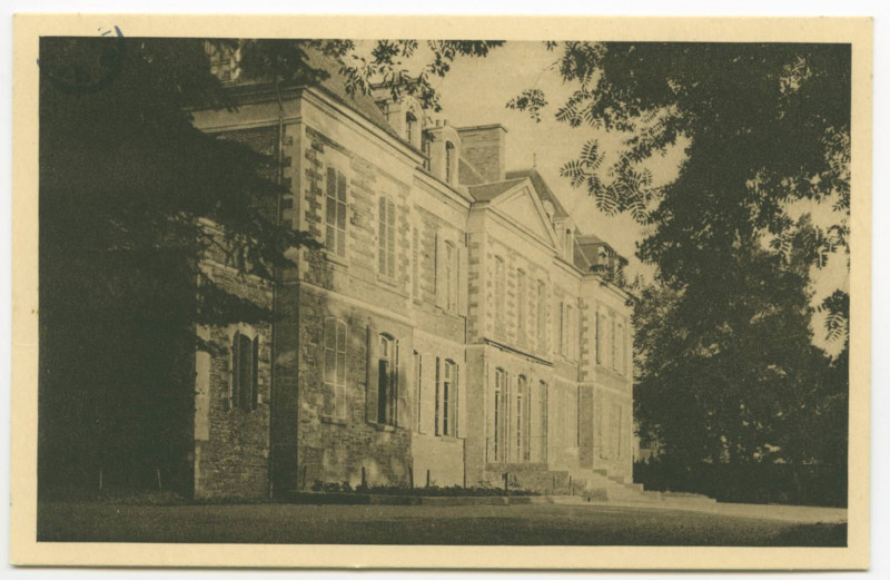 Carte postale ancienne Piré-sur-Seiche (I.-et-V.), Ecole des Missions Coloniales. Façade ouest.
