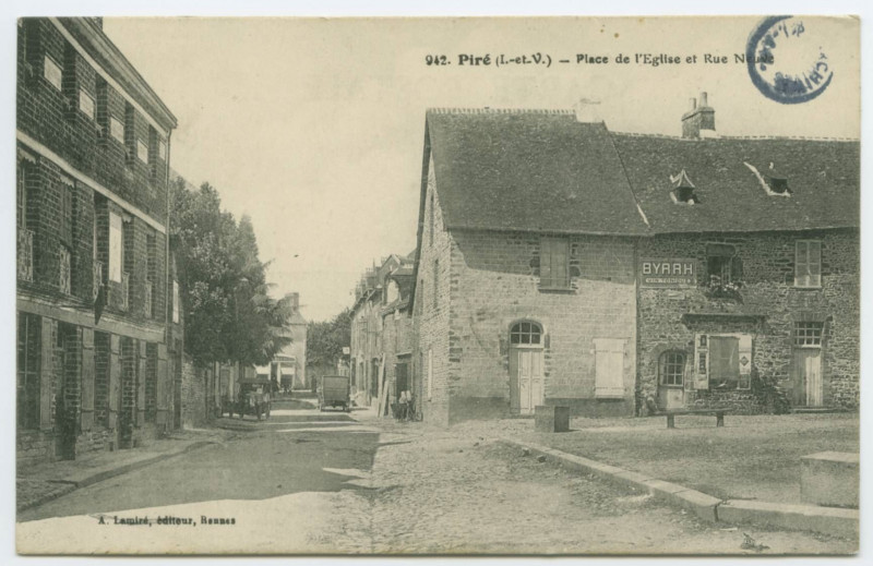 Carte postale ancienne 942. Piré (I.-et-V.) - Place de l'Eglise et Rue Neuve.