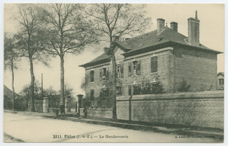 Carte postale ancienne 2811. Plélan (I.-&-V.) - La Gendarmerie.