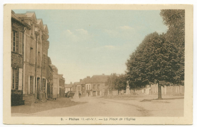 Carte postale ancienne 8. - Plélan (I.-et-V.). - La Place de l'Eglise.