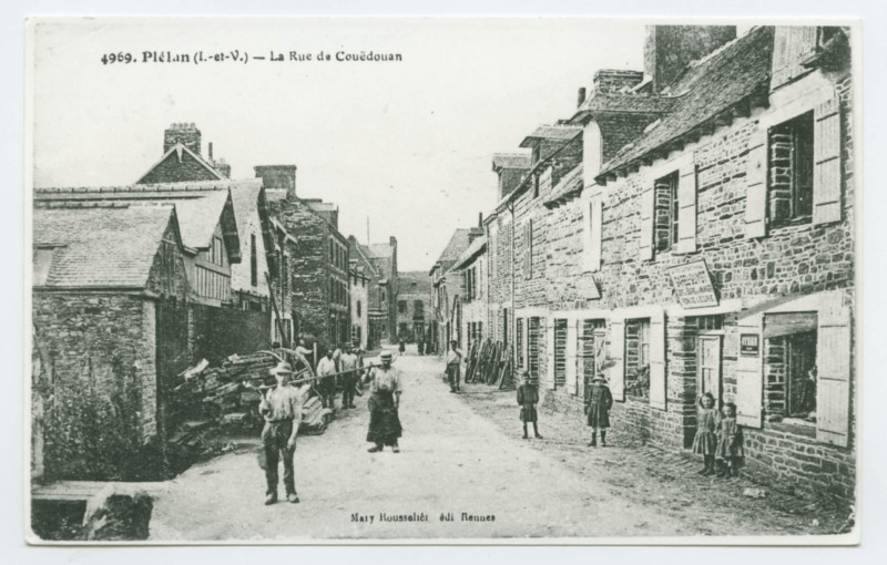 Carte postale ancienne 4969. Plélan (I.-et-V.) - La Rue de Couëdan.