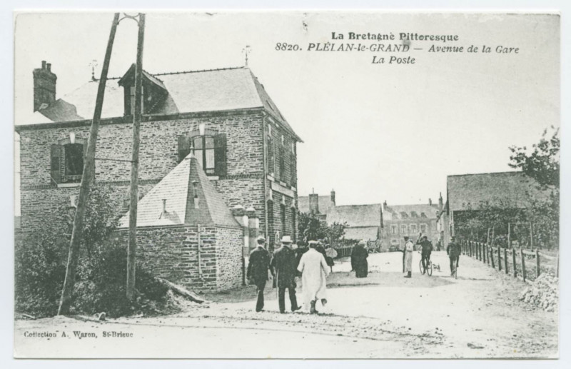 Carte postale ancienne 8820. Plelan-Le-Grand - Avenue de la Gare. La Poste.
