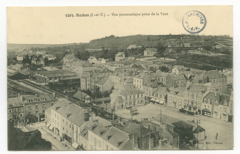 Carte postale ancienne 3205.  Redon (I.-et-V.) - Vue panoramique prise de la Tour.