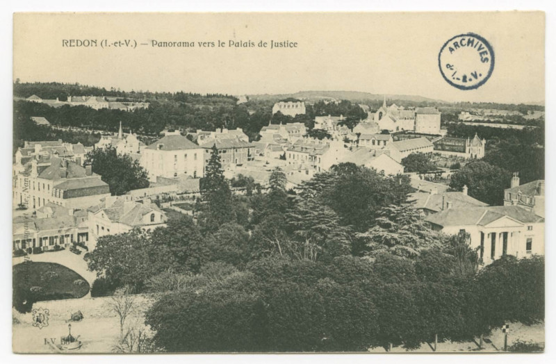 Carte postale ancienne Redon (I.-et-V.) - Panorama vers le Palais de Justice
