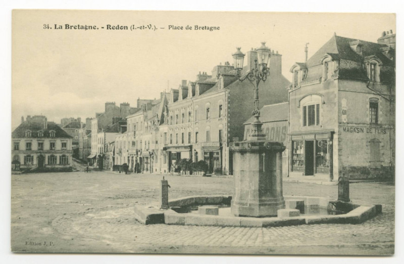 Carte postale ancienne 34. Bretagne.-  Redon (I.-et-V.). - Place de Bretagne