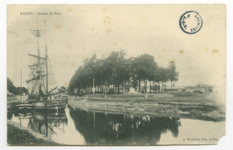 Carte postale ancienne Redon. - Entrée du Port