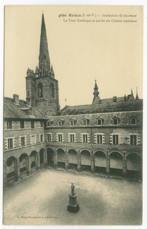 Carte postale ancienne 4690. Redon (I.etV.). - Institution St-Sauveur - LaTtour Gothique et une partie du Cloître intérieur