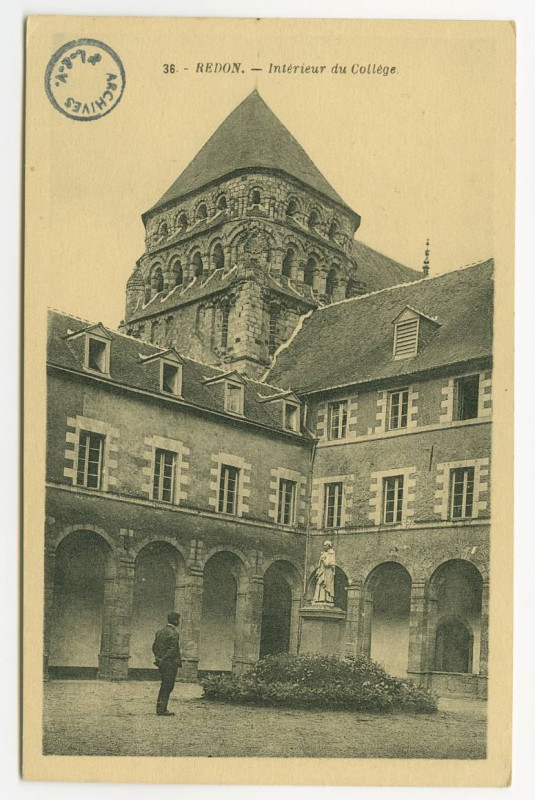 Carte postale ancienne 36.  Redon. - Intérieur du Collège.