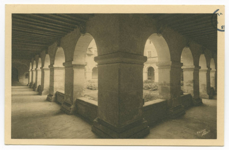 Carte postale ancienne Redon -  La Retraite du Sacré-coeur - le cloître (XVII° siècle)