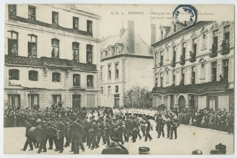 Carte postale ancienne 9. - Rennes. - Obsèques de S.E. le Cardinal Labouré (26 avril 1906).