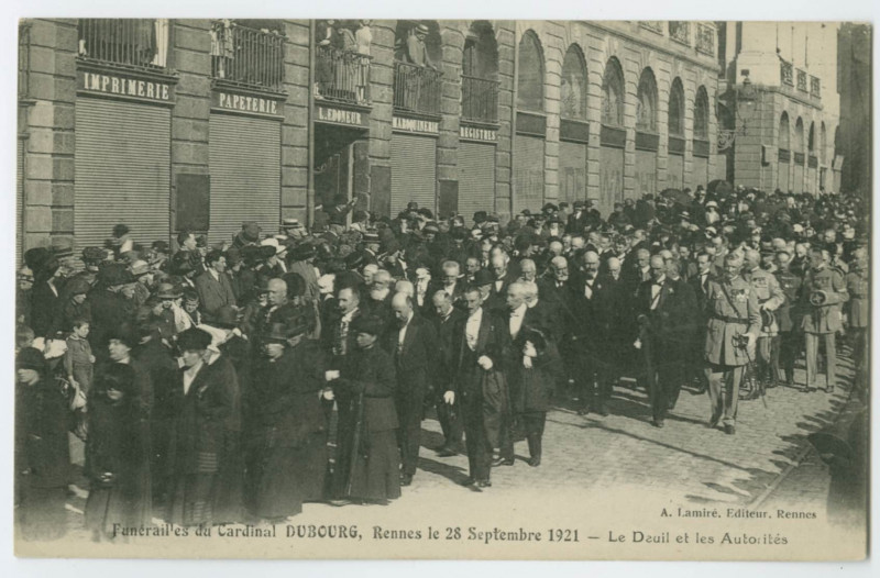 Carte postale ancienne Funérailles du Cardinal DUBOURG, Rennes le 28 Septembre 1921 - Le Deuil et les Autorités.
