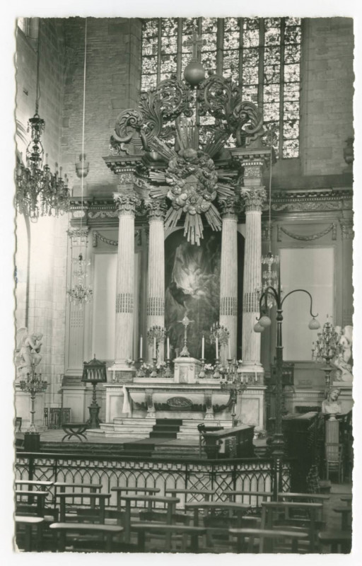 Carte postale ancienne 5. - Eglise St-Germain de Rennes - XIII° et XVII° s. Maitre-Autel Et Partie Du Grand Vitrail