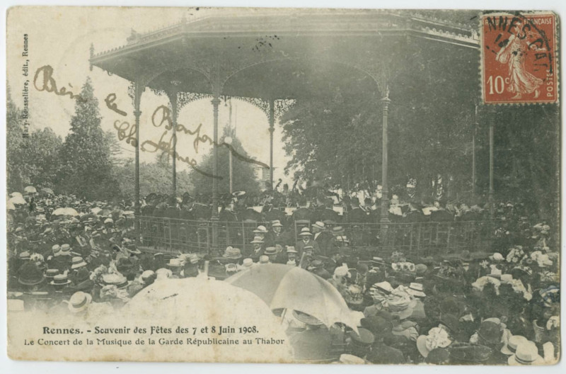 Carte postale ancienne Rennes. - Souvenir des Fêtes des 7 et 8 Juin 1908. Le Concert de la Musique de la Garde Républicaine au Thabor.