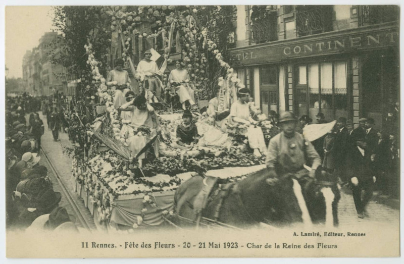 Carte postale ancienne 11. Rennes. - Fête des Fleurs - 20 - 21 Mai 1923. - Char de la Reine des Fleurs.