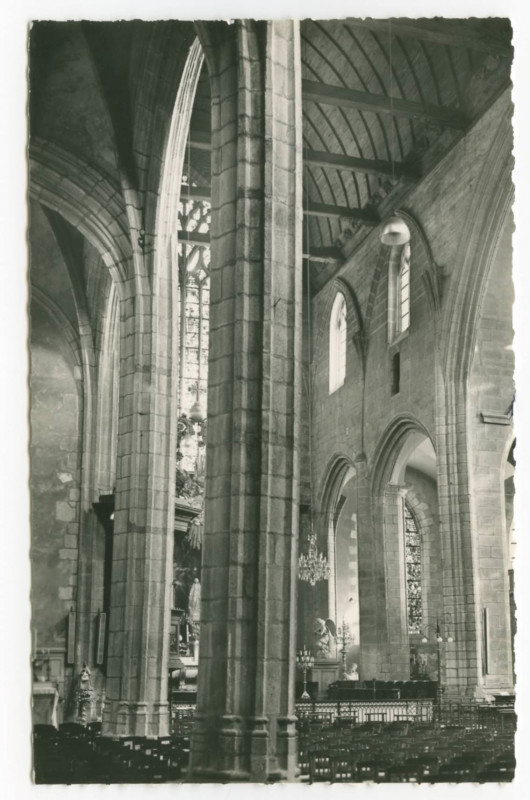 Carte postale ancienne 8.- Eglise St-Germain de Rennes - XIII°-XVII° s. Vue D' Ensemble Sur Les Nefs Les Piliers Et La Voute