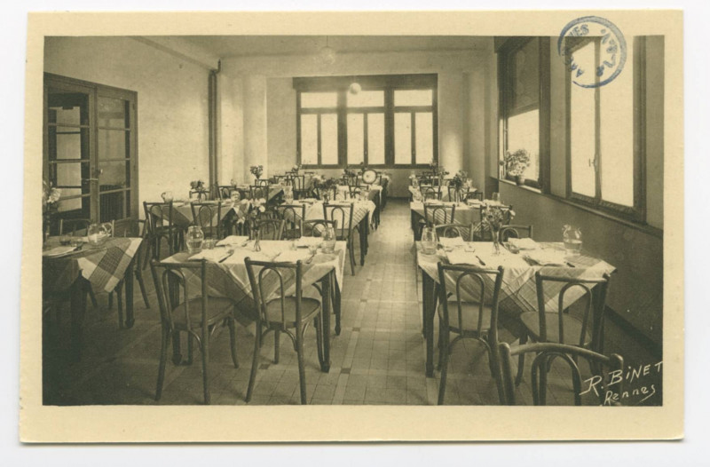 Carte postale ancienne Foyer Du Sacre Coeur De Marie  Rennes   Le restaurant.