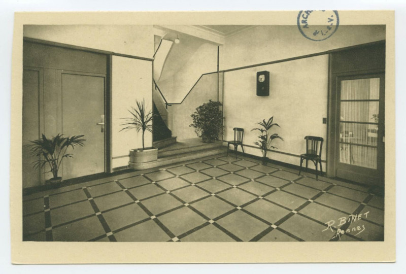 Carte postale ancienne Foyer Du Sacre Coeur De Marie  Rennes  Le Grand Hall.