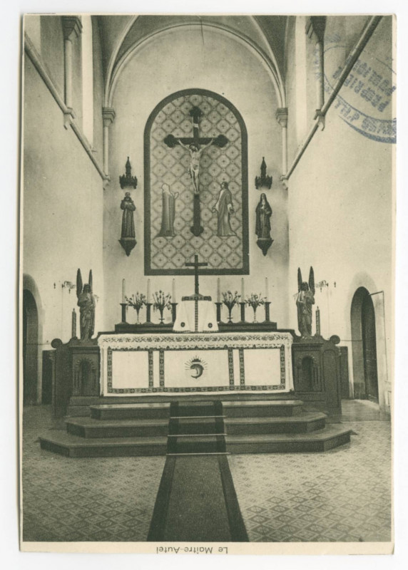 Carte postale ancienne Le Maître-Autel 16. - Chaque matin, au Saint-Sacrifice, les religieux, unis au prêtre, renouvellent le don total de leur personne à Dieu. Noviciat 