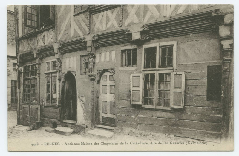 Carte postale ancienne 4458. - Rennes. - Ancienne Maison des Chapelains de la Cathédrale, dite de Du Guesclin (XVIè siècle)