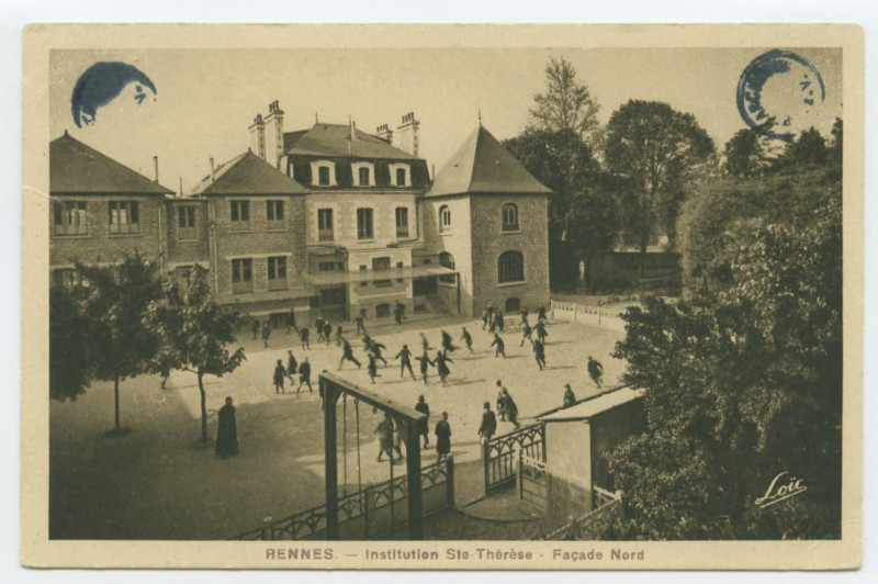 Carte postale ancienne Rennes. - Institution Ste-Thérèse - Façade Nord.