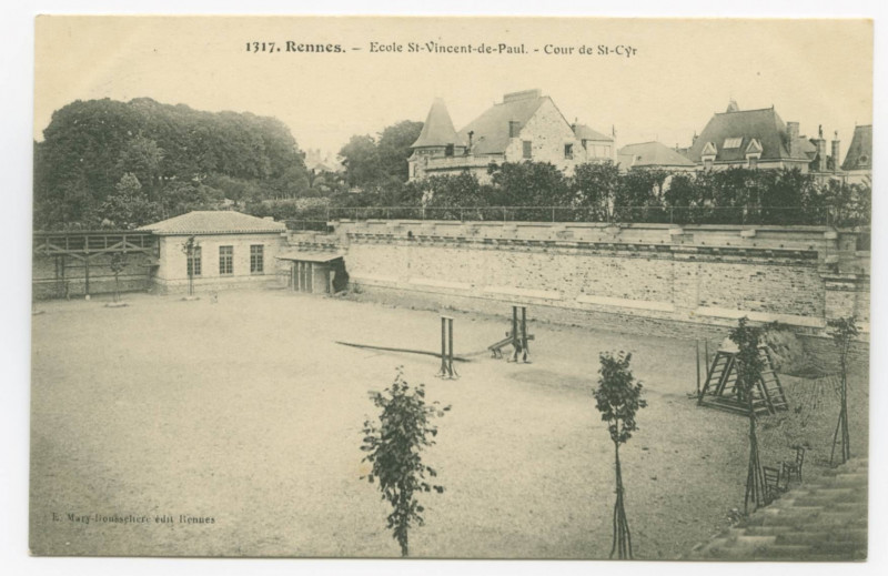 Carte postale ancienne 1317. Rennes.- Ecole St-Vincent-de-Paul.- Cours de St-Cyr.